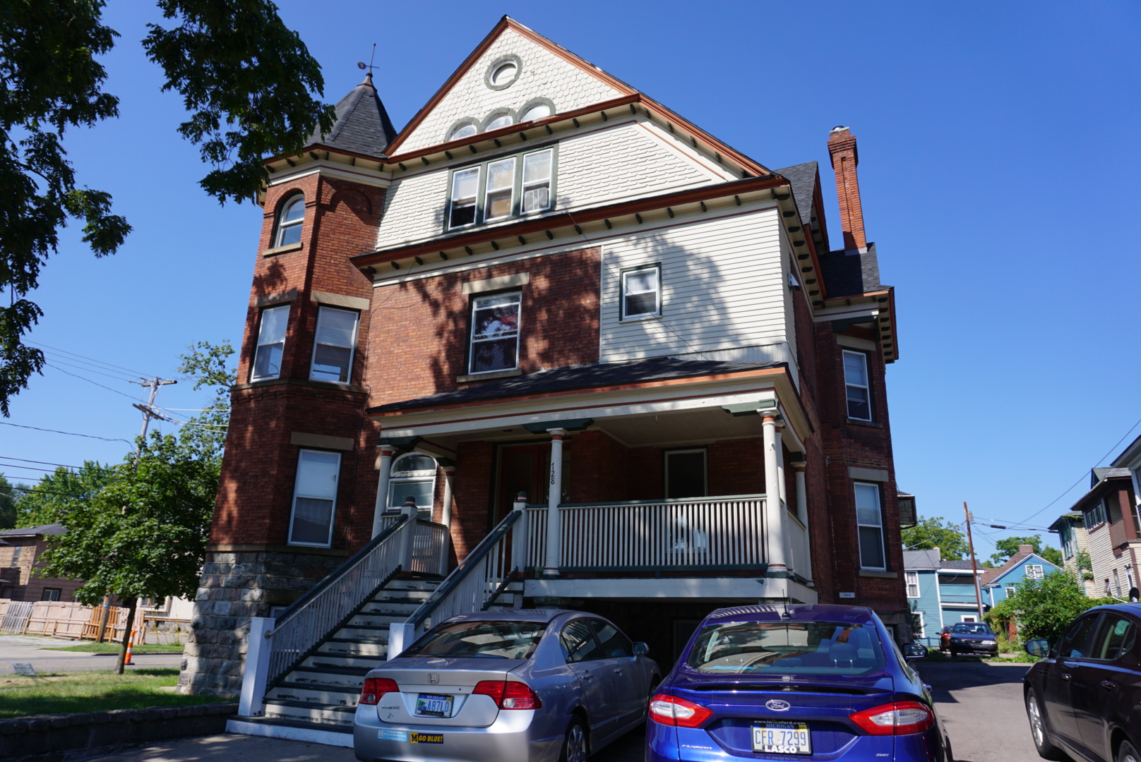 Exterior/Interior Photo